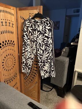 Black and White Leaf Print Wide-Leg Pants